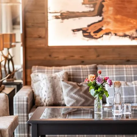 Alpin Sacher ホテル 5*